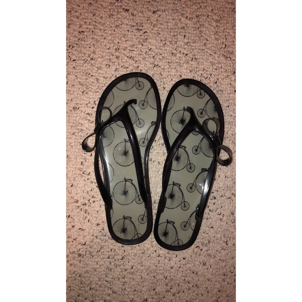 Sandals - Picture 1 of 3